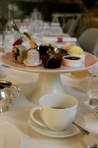 Restaurant cake stand Bond and Brook